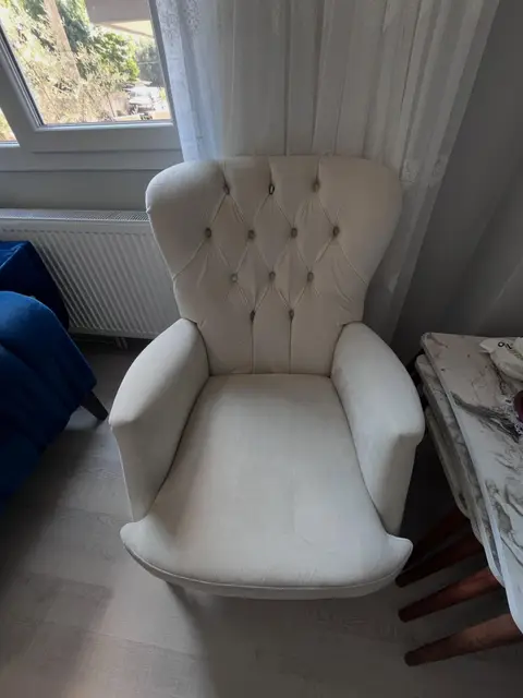 Krem kapitoneli berjer — Kemalpaşa, İzmir