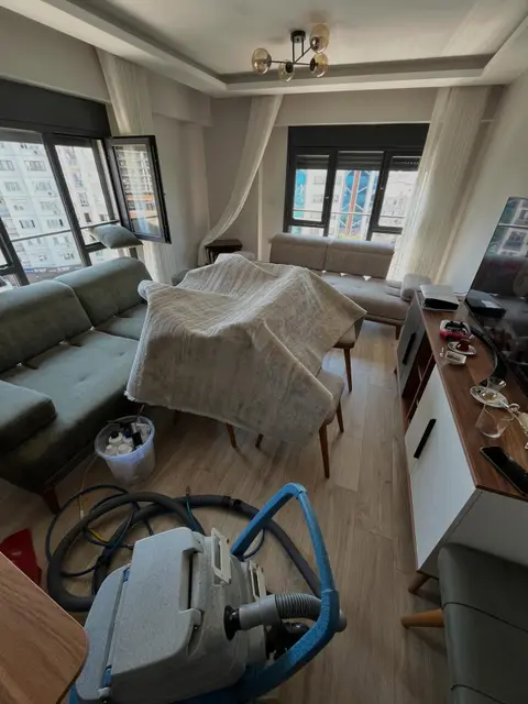 Salon koltukları, yıkama sırasında — Karşıyaka, İzmir