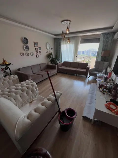 Krem kapitoneli kanepe ve koltuk takımı — Bayraklı, Konak, İzmir