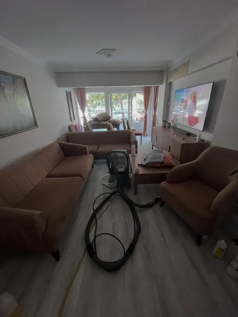 Kahverengi koltuk takımı ve berjer — Karşıyaka, İzmir
