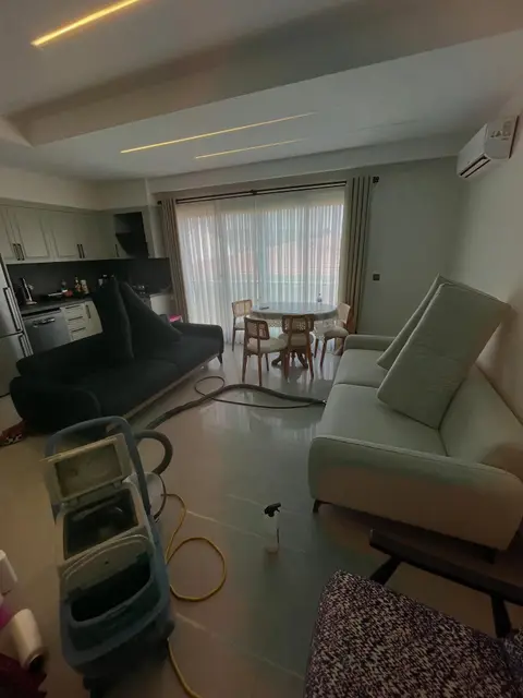 Salon koltukları, yıkama sırasında — Çeşme, İzmir