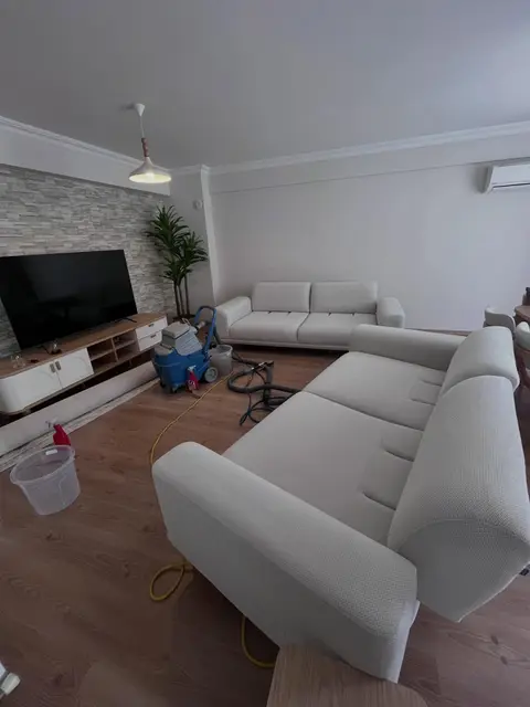 Krem kanepeler, yıkama sırasında — Konak, Bornova, İzmir