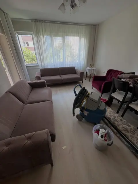 Pudra kanepeler ve bordo berjer — Bornova, İzmir