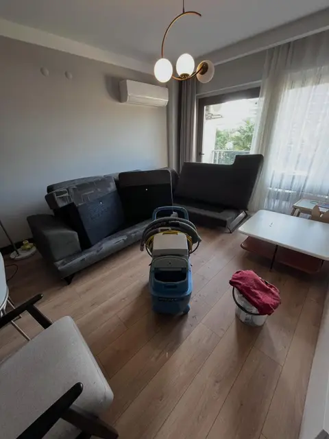 Antrasit köşe koltuk, kurumaya bırakılmış — İzmir