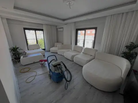 Beyaz modüler koltuk takımı ve puf — İzmir