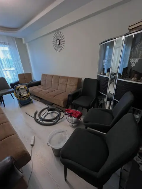 Kahverengi kanepe ve antrasit sandalyeler — Narlıdere, Kemalpaşa, İzmir
